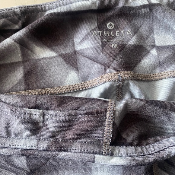 Athleta Gray Workout Capris size M - Picture 2 of 2